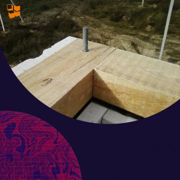 Как присоединить деревянные брусья к бетону строящегося дома?